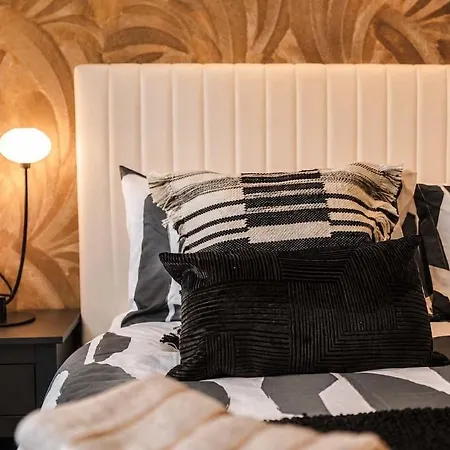 Premium 2-bed In Apartment