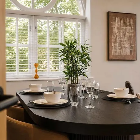 Premium 2-bed In Apartment Leeds (West Yorkshire)